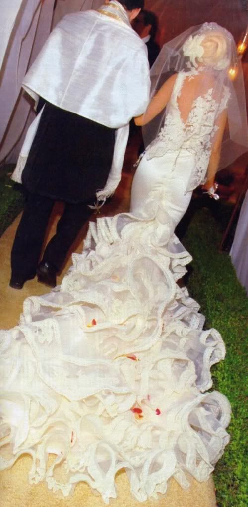 christina aguilera wedding dress photo