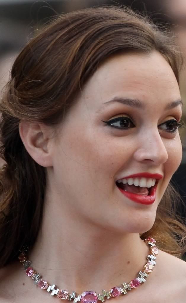 leighton-meester-blake-lively-talk-.jpg picture by stephaniegcm